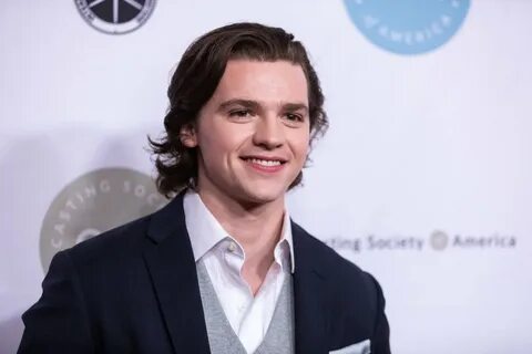 Hot Pictures of The Kissing Booth Star Joel Courtney POPSUGA