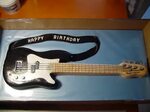 I seriously want this cake for my birthday! :-) Guitar cake,
