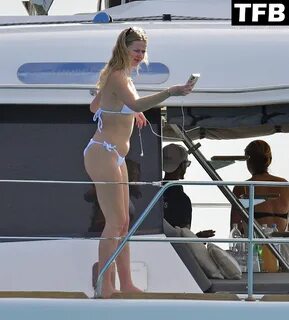 Gwyneth Paltrow Soaks Up the Hot Caribbean Sunshine During a Family Vacatio...
