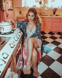 Haley Reinhart on Twitter: "brb, hot tea on da stove! 🍵 #tea