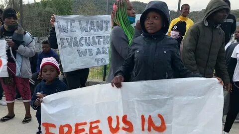 ANF Moria: Schutzsuchende protestieren vor Massenlager