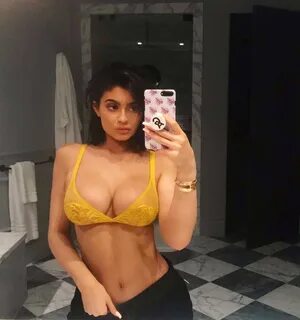 Kylie Jenner Boobs Naked - BlackSportsOnline