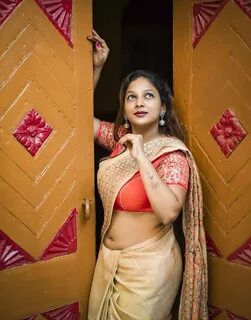 IAQTeam 🏵 в Твиттере: "#SexySaree #navel #Cleavage @Komal bh