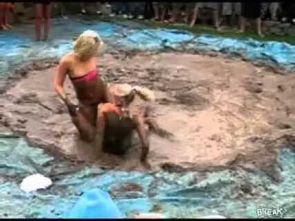 Dirty Girl Fight in Mud - YouTube