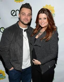 Nick Swisher and his lovely pregnant wife Joanna García Joan