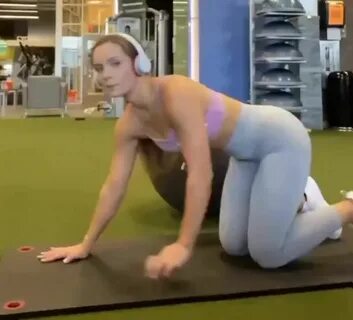 Anna Jay's little tight body working out 😍 🤩