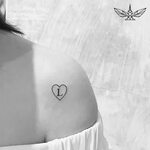 Tiny Heart Tattoos You Won't Regret Tatuagem com iniciais, T