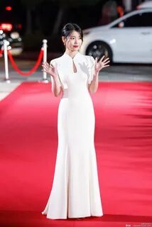 181013 APAN 아이유 레드카펫 직찍 Korean dress elegant, Red carpet dre