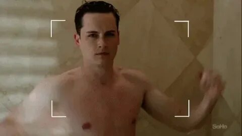 famousmales - Jesse Lee Soffer shirtless Chicago PD s07e16 x