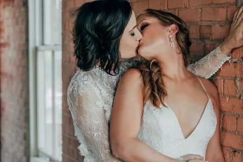 Lesbian seduces bride - 🧡 Bridesmaid Seduces Bride Into Lesbian Sex - 17. 