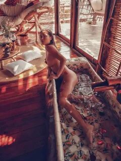 Arianny Celeste fully nude at the beach cabin - photoshoot b