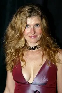 Happy 50th birthday to Connie Britton! To celebrate, check o