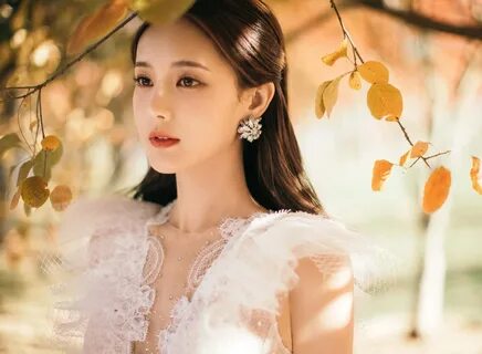 Li Yitong poses for Double Eleven Night China Entertainment 