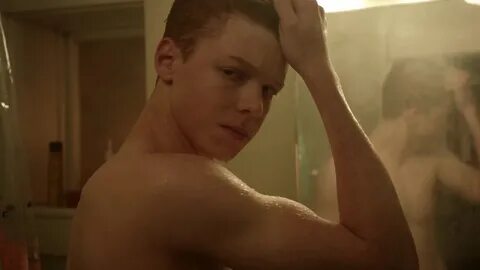 ausCAPS: Cameron Monaghan shirtless in Shameless 2-01 "Summe