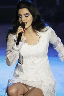 Lana Del Rey Performs at L’Olympia in Paris
