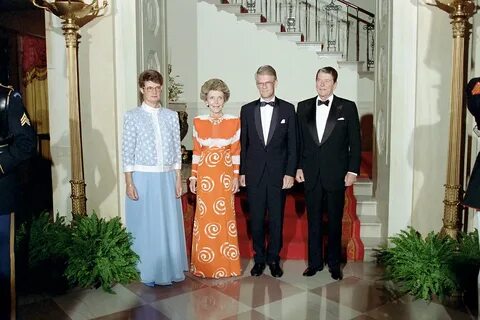 File:President Ronald Reagan, Nancy Reagan, Ingvar Carlsson,