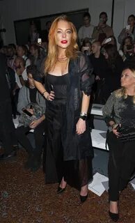 Lindsay Lohan Nip Slip at London Fashion Week! Hollywood mov