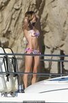 LeAnn Rimes sexy in bikini on a yacht Celebs Dump