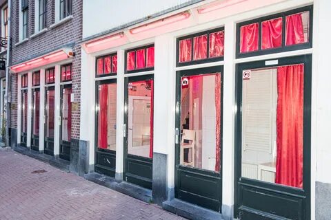 File:Fensterprostitution Bordell in Amsterdam (39669780321).