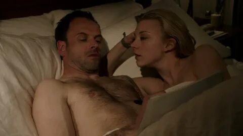 Jonny Lee Miller desnudo como el Sherlock Holmes más sexy de