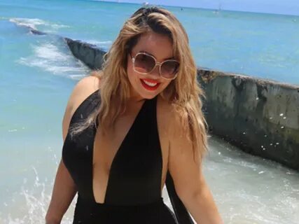 Chiquis Rivera se pone un sexy y escotado traje de baño, y e