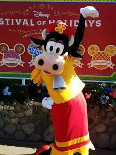 Clarabelle Cow - Walt Disney Theme Parks Photo (41421920) - 