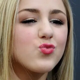 Chloe Lukasiak's Makeup Photos & Products Steal Her Style Pa