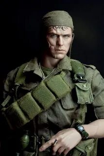 Doons Dungeon: Hot Toys Sgt Barnes - Platoon.