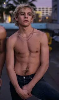Beauty and Body of Male : Ross Lynch Photos