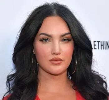 Natalie Halcro wiki, bio, age, height, instagram, siblings, 