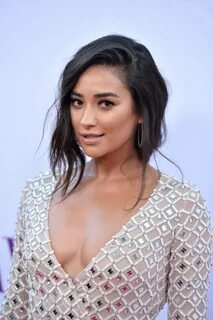 Shay Mitchell partage une danse lascive sur une chanson de Q