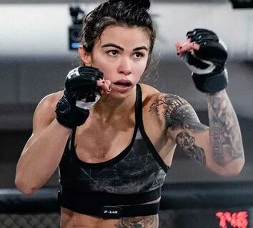 Claudia Gadelha Knocked Out Related Keywords & Suggestions -