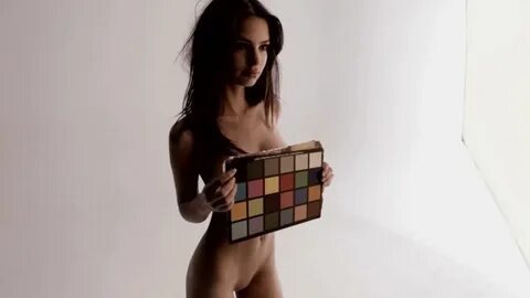 Emily Ratajkowski Treats Nude Photoshoot Video Leaked