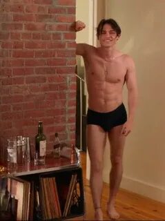 Thomas Doherty Shirtless, Underwear, Gay, Hot in Suit and Ti
