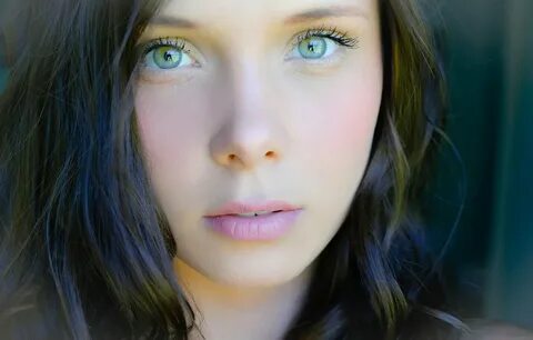 Обои girl, green eyes, photo, lips, face, brunette, portrait