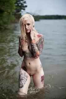 537783-tattooed-blonde-emo-punk-rock-girlfriend-nude-at-the-