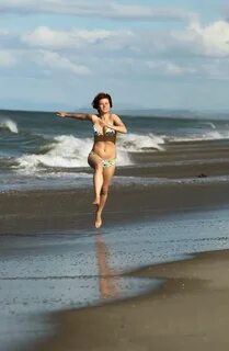 Girls in Bikini Doing a Baywatch Run :- ElaKiri