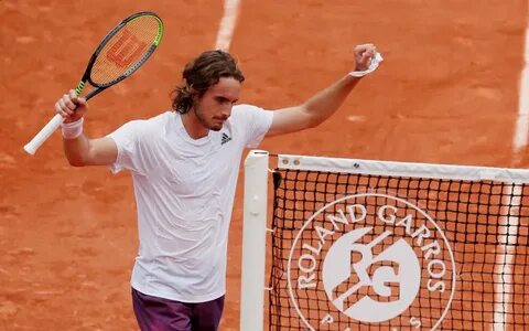 Tsitsipas strolls into third round with win over Martinez eK