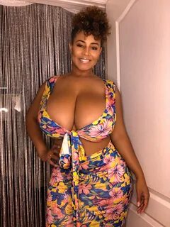 Busty Persephanii - Massive Natural Tits - Big Chested Model