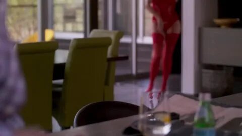Molly Shannon has some red hot plot in Divorce S02E03 Sniz P