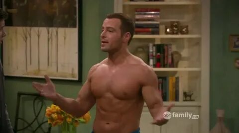 Joey Lawrence Shirtless in Melissa & Joey s2e04 - Shirtless 