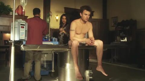 ausCAPS: Robin Dunne shirtless in Sanctuary 3-01 "Kali, Part