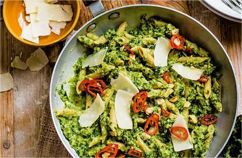 Broccoli Pesto Pasta Recipe Healthy Recipes Tesco Real Food 