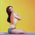 Claudine Auger topless - 24 Femmes Per Second