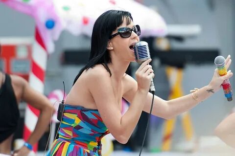 Dosya:Katy Perry @ MuchMusic Video Awards 2010 Soundcheck 02