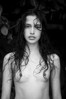 Zoe Barnard Nude & Sexy (19 Photos) #TheFappening