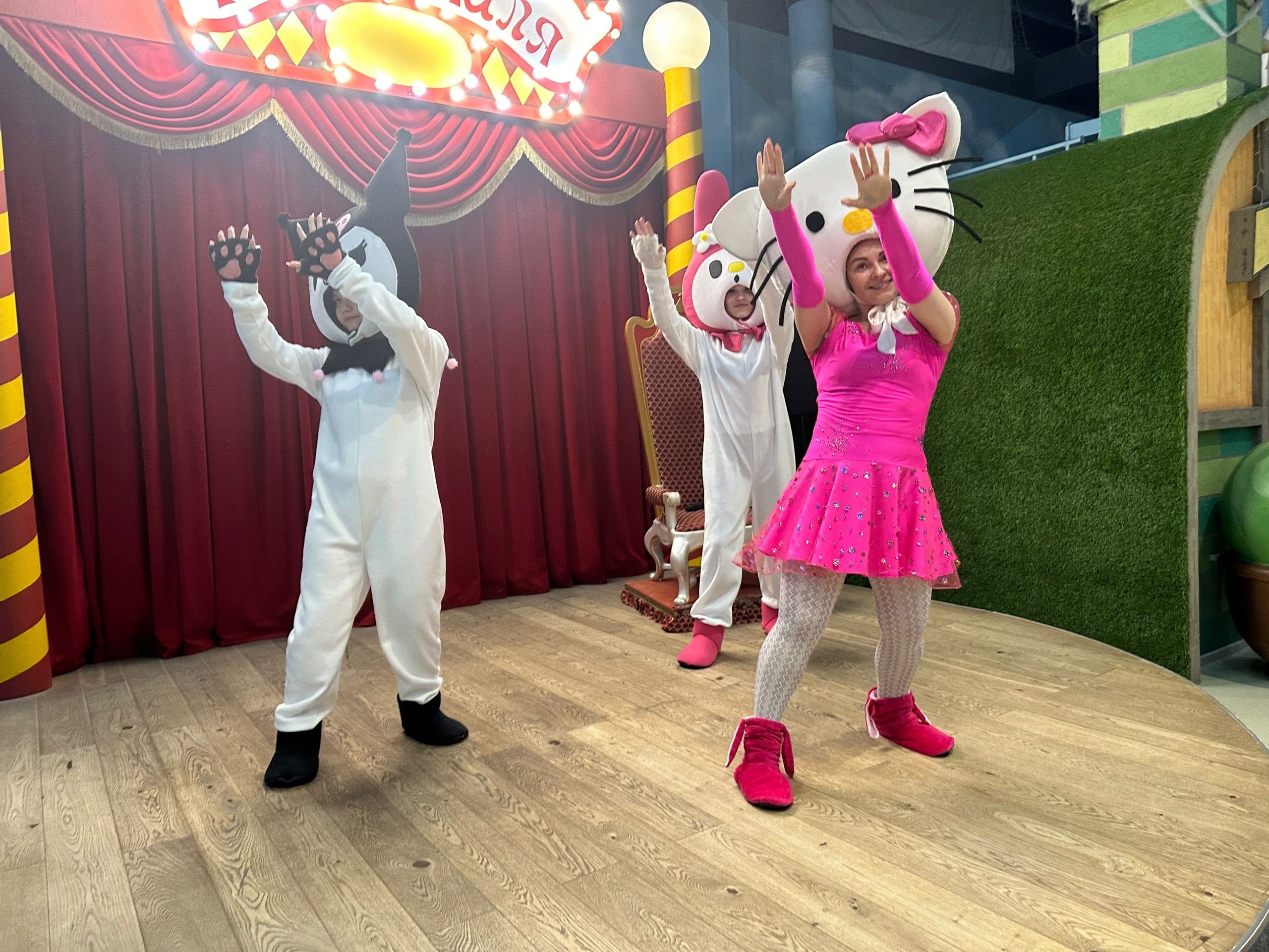 

Билеты на Выходные с Куроми, Мелоди и Хэллоу Китти (Волшебная миля)