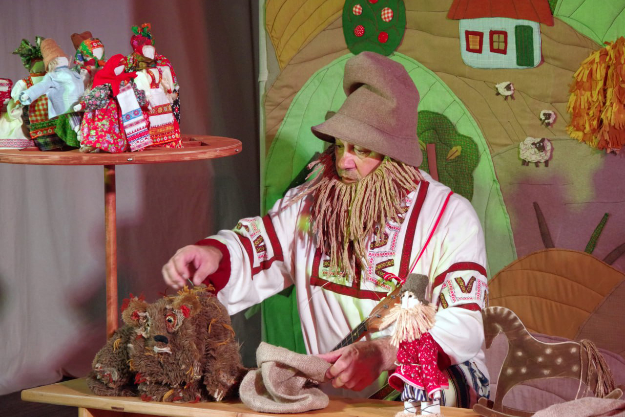 

Билеты на Вершки-корешки (Камчатский театр кукол)