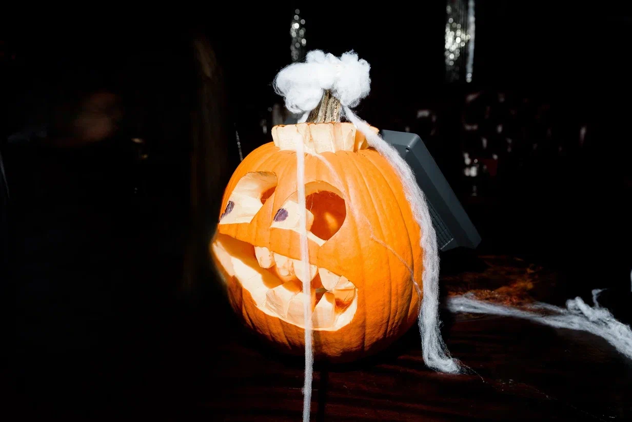 

Билеты на Halloween. Бал удивительных существ. Vol 4. День призраков (16 Тонн)