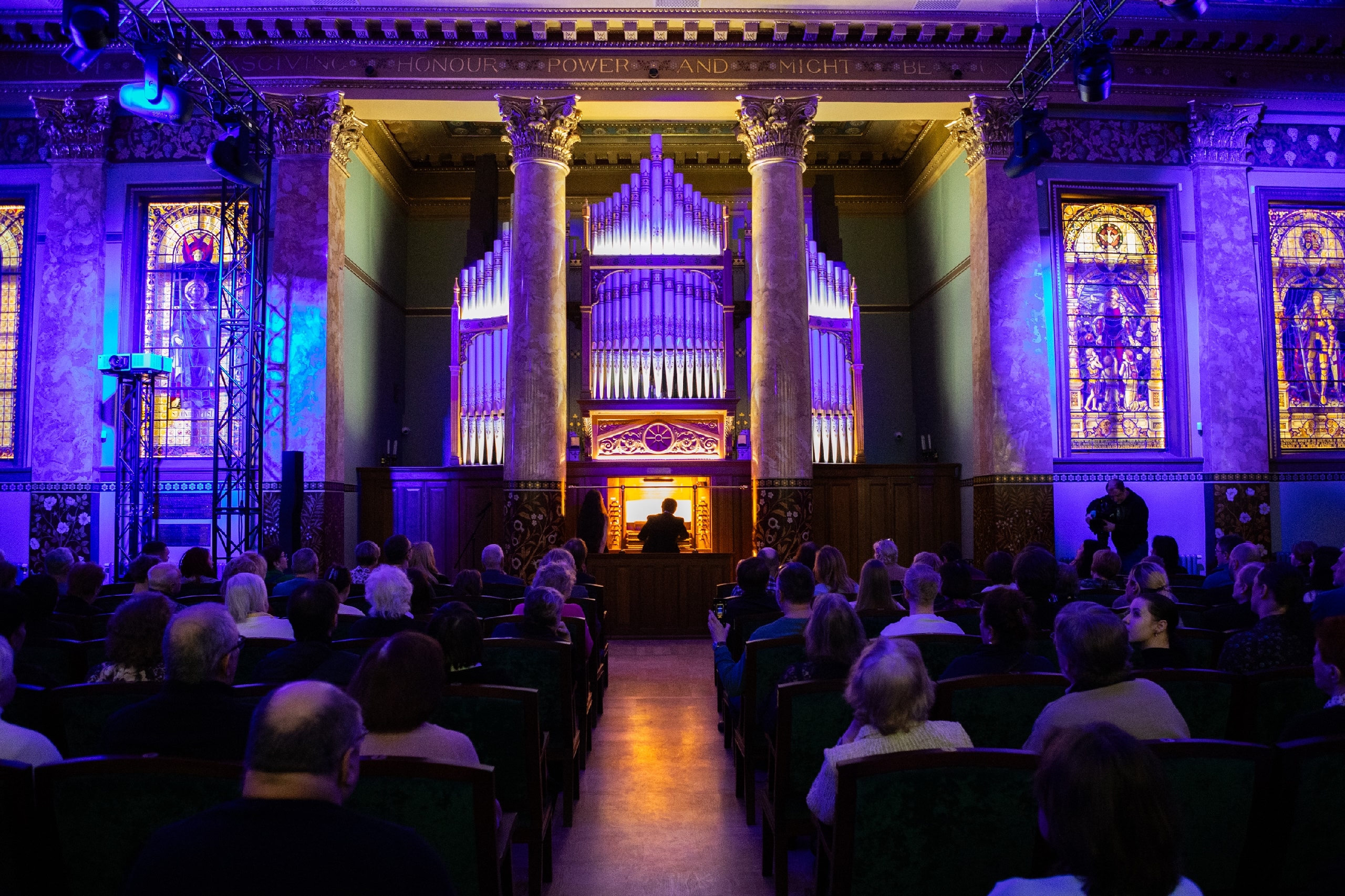 Афиша: Вдохновлённые Бахом. Мансур Юсупов в Санкте-Петербург 4 апреля 2026